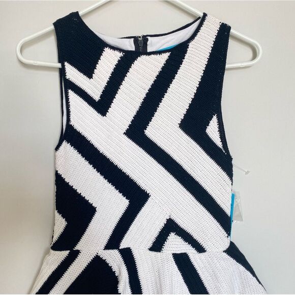 Alice + Olivia Monaco Crochet Pleated Peplum Dress Black and White Size XS NWT - Picture 7 of 13